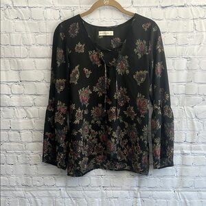 Abercrombie and Fitch Floral Black Sheer Women's Blouse Size XS‎